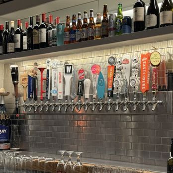 Ty’s Roadside - Craft brew selection - Pizza Near Me - Mount Pleasant, South Carolina