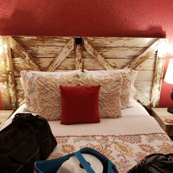 Red River Station Inn - Gorgeous headboard snd comfortable beds - Hotels Near Me - Nocona, Texas Red River Station Inn - Gorgeous headboard snd comfortable beds - Hotels Near Me - Nocona, Texas