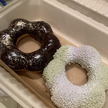 AlimamaTea - Onyx Mochi Donut and Matcha Mochi Donut - Desserts Near Me - New York, New York AlimamaTea - Onyx Mochi Donut and Matcha Mochi Donut - Desserts Near Me - New York, New York