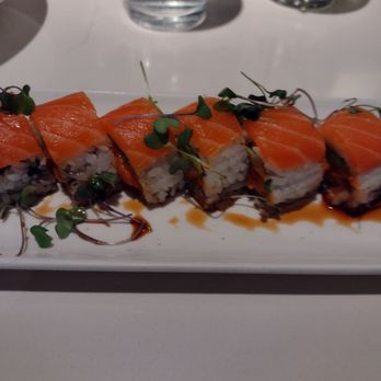 Wokcano - Salmon roll - Chinese Near Me - Los Angeles, California Wokcano - Salmon roll - Chinese Near Me - Los Angeles, California