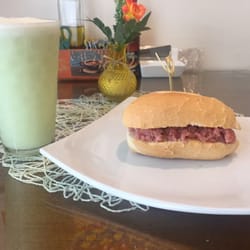 Frutíssima - Sanduíche de Blumenau e limonada