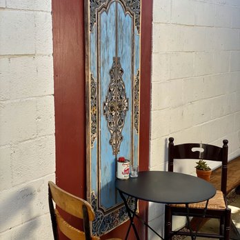AhbA - Patio area - Breakfast & Brunch Near Me - Laguna Beach, California
