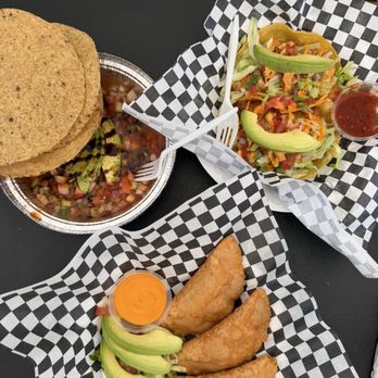 Mariscos El Faro - fish ceviche, shrimp empanadas, fish tacos - Food Trucks Near Me - Los Angeles, California Mariscos El Faro - fish ceviche, shrimp empanadas, fish tacos - Food Trucks Near Me - Los Angeles, California