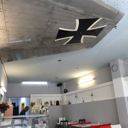Lakshmi - Ein Starfighter F-104 Flügel der Luftwaffe verziert die Decke im Lakshmi - Hinterlassenschaft des Vormieters. Kurios!