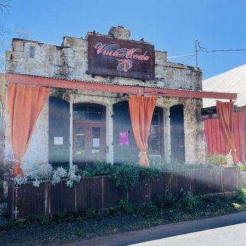 Vina Moda - the outside of a restaurant - Wineries Near Me - Murphys, California