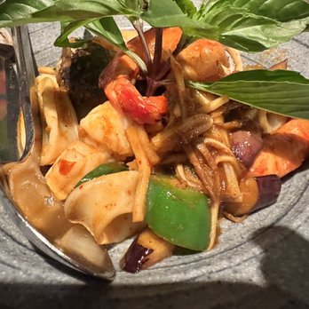 SriPraPhai Thai Restaurant - Thai Near Me - Woodside, New York