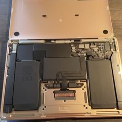 Iggy's Computer Services - Insides of an Apple computer.