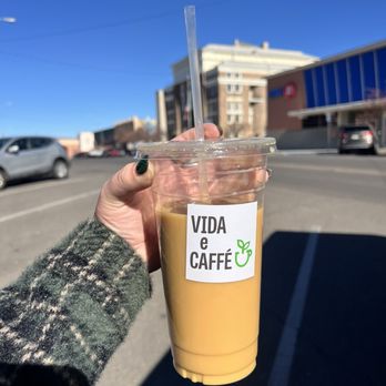 Vida e Caffé - Large cold brew with coffee ice cubes with half/half - Coffee & Tea Near Me - Globe, Arizona