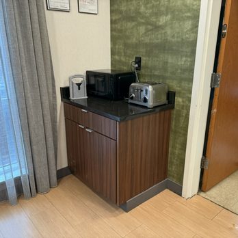 Fairfield by Marriott Inn & Suites Montgomery Airport South - Bagel gullliotine and microwave and toaster - Hotels Near Me - Montgomery, Alabama