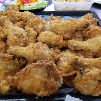 Royal Farms - a tray of fried chicken on a table - Sandwiches Near Me - Colmar, Pennsylvania