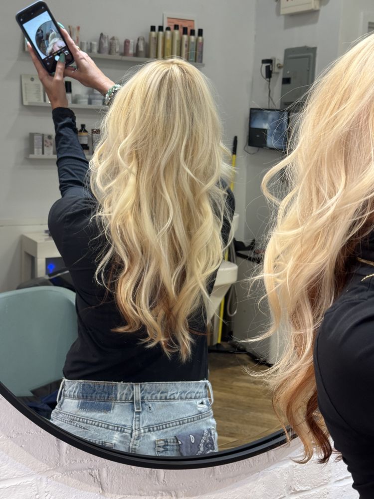 Leonardo Rossi Salon Studio Logo