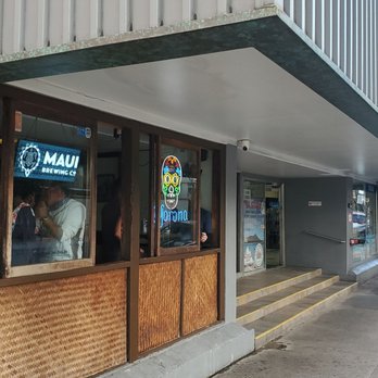 Honolulu Tavern - the outside of the restaurant - Dive Bars Near Me - Honolulu, Hawaii