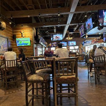 Twin Peaks - American Near Me - Henderson, Nevada