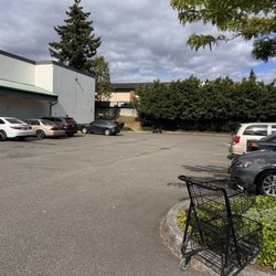 US Foods CHEF'STORE - Parking lot