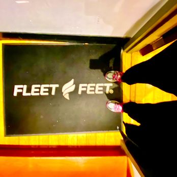 Fleet Feet - Waiting to climb the stairs to pick up my Race to Wrigley 5K Packet Pick Up-2021 - Shoe Stores Near Me - Chicago, Illinois Fleet Feet - Waiting to climb the stairs to pick up my Race to Wrigley 5K Packet Pick Up-2021 - Shoe Stores Near Me - Chicago, Illinois