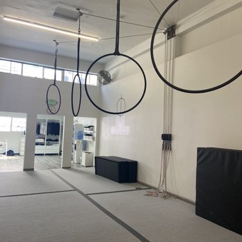 Oakland Pole + Dance - Space where the active flexibility takes place - Pole Dancing Classes Near Me - Oakland, California Oakland Pole + Dance - Space where the active flexibility takes place - Pole Dancing Classes Near Me - Oakland, California