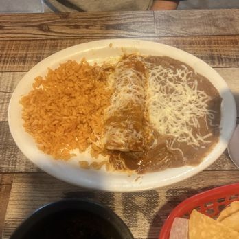 L&B Mexican Restaurant - Ground beef enchilada combo. - Mexican Near Me - Bakersfield, California L&B Mexican Restaurant - Ground beef enchilada combo. - Mexican Near Me - Bakersfield, California