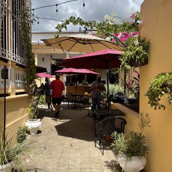 Dolche Salao - Backyard dining area. - Breakfast & Brunch Near Me - Yauco, Puerto Rico