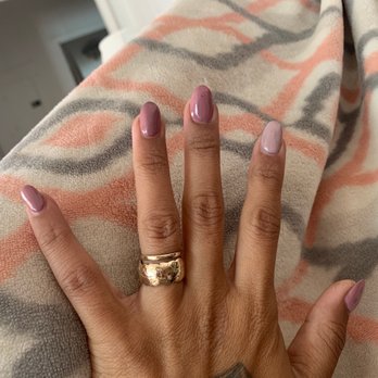 Queen Nails - My pinky nail is crooked, bubbles on my middle finger, thick/lumpy acrylic and not evenly almond shaped. Almost $50 for this. - Nail Salons Near Me - Pearl City, Hawaii Queen Nails - My pinky nail is crooked, bubbles on my middle finger, thick/lumpy acrylic and not evenly almond shaped. Almost $50 for this. - Nail Salons Near Me - Pearl City, Hawaii