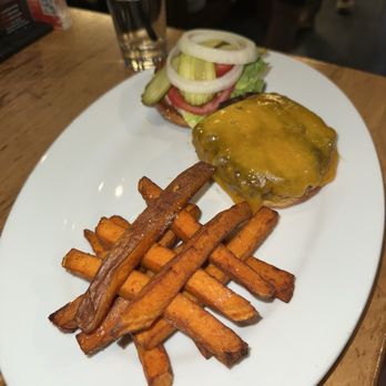 Doc B's Restaurant + Bar - Traditional Cheeseburger - Bars Near Me - Tampa, Florida