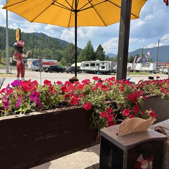 Winki’s Diner - Patio area - Diners Near Me - Saint Regis, Montana