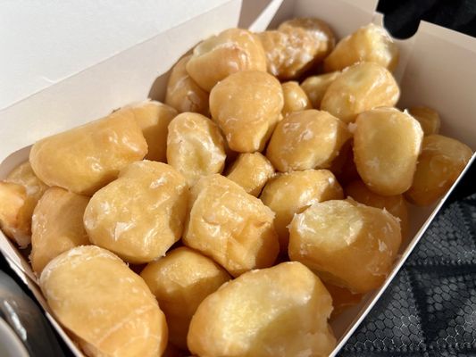 Ronald's Donuts by null