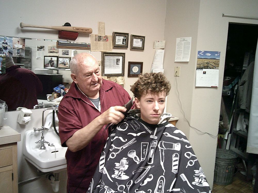 Ray's Barber Shop Logo