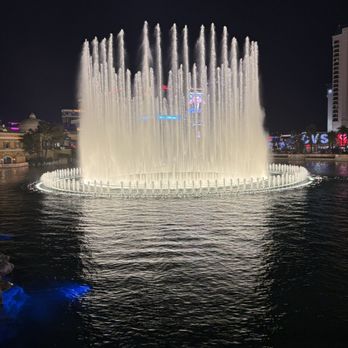 Bellagio - Fountain show outside - Hotels Near Me - Las Vegas, Nevada Bellagio - Fountain show outside - Hotels Near Me - Las Vegas, Nevada