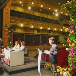 Gran Teatre d'Elx - A escena la Guía de lectura fácil de #Turismo de la ciudad de #Elche para personas con #discapacidad intelectual.