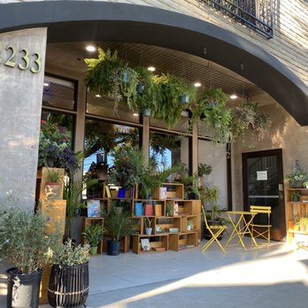 Lost Books - Outside - Vinyl Records Near Me - Montrose, California