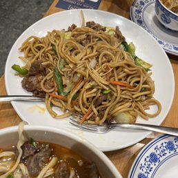 Stir-fried noodles with lamb Stir-fried noodles with lamb