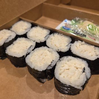 Nama Nama - "Lump" blue crab cut roll ($14.00) - Sushi Bars Near Me - Las Vegas, Nevada