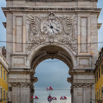 Praça do Comércio - Looking southward through Arco da Rua Augusta towards the Tagus River and the Statue of King José I - Landmarks & Historical Buildings Near Me - Lisbon, 11