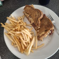 Weezy's - Rueben Sandwich