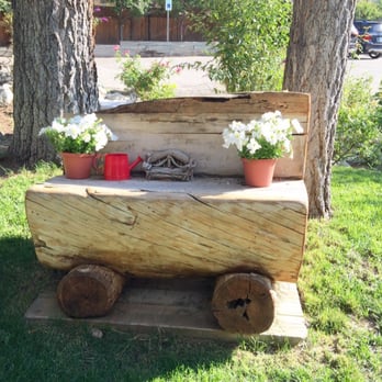 Alpenhorn Bed & Breakfast - Well manicured garden waiting for you - Big Bear Lake, CA