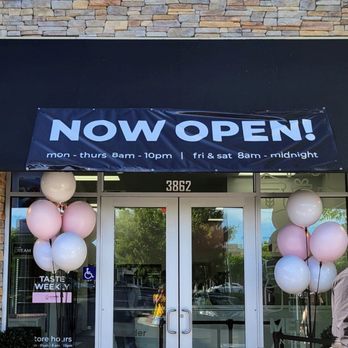 Crumbl - Dublin - the front entrance of a restaurant - Bakeries Near Me - Dublin, California