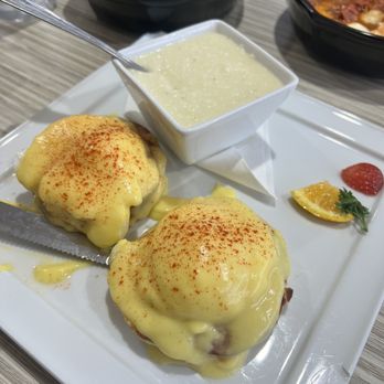 Biscuits And Gravy - Eggs Benedict - Salad Near Me - Clawson, Michigan