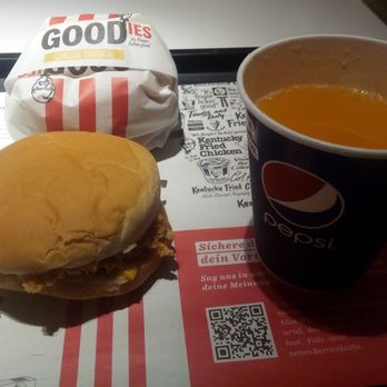 KFC - 2 Cheese Crunch Burger und Fanta / 2 Cheese Crunch Burger and Fanta - Fast Food Near Me - Dusseldorf, NW