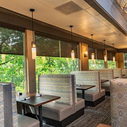Creekside Restaurant & Bar - Comfortable Seating for All Size Groups