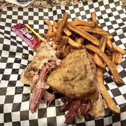 McGillicuddy's On The Green - Rueben, felt it needed a little kick so I pulled a mustard package out of my purse
