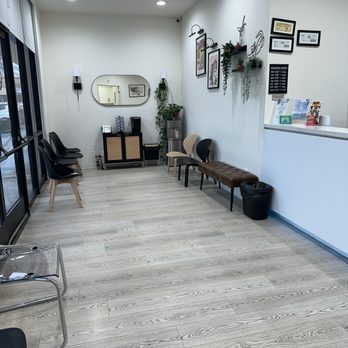 Grace Animal Hospital - Waiting area - Veterinarians Near Me - Downey, California Grace Animal Hospital - Waiting area - Veterinarians Near Me - Downey, California