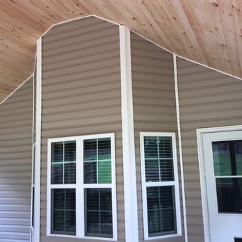 VLR Homes - Inside Screened in Porch and Deck with Roof in Soddy Daisy - Roofing Near Me - Soddy-Daisy, Tennessee