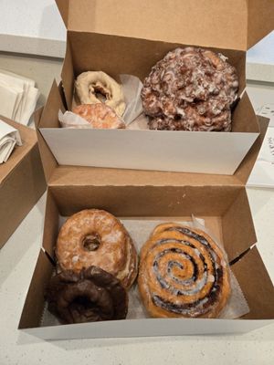 Fox's Donut Den by null