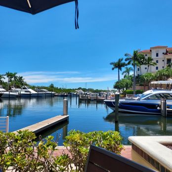 Dive Bar Restaurant - Marina view - Seafood Near Me - Jupiter, Florida