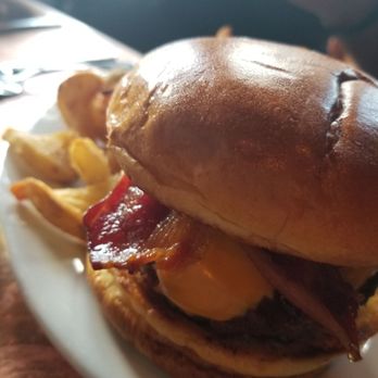 Carver Brewing Co. - Cheeseburger - New American Near Me - Durango, Colorado