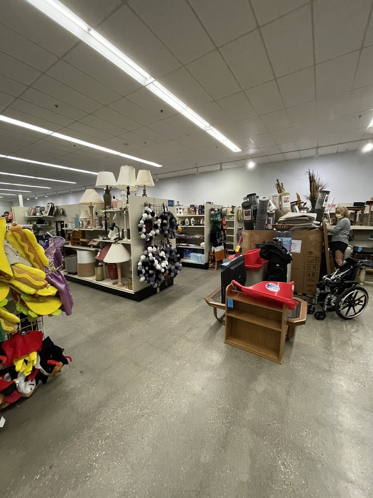 GOODWILL NORTHERN MICHIGAN CADILLAC 2025 N Mitchell St, Cadillac