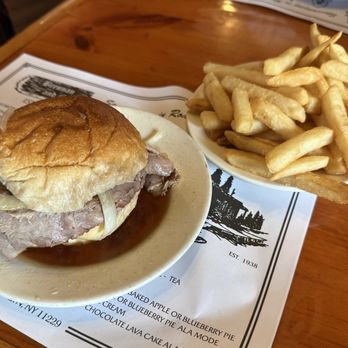 Brennan & Carr - Roast beef sandwich and fries - American Near Me - Brooklyn, New York