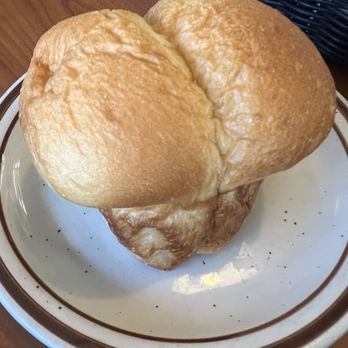 Sunset Cafe & Loose Wolf Saloon - Complimentary roll (hold garlic butter drizzle) Yumm - American Near Me - Cle Elum, Washington