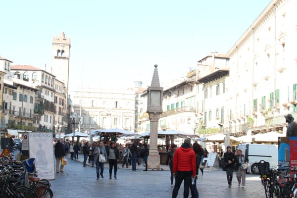 Piazza Delle Erbe by null