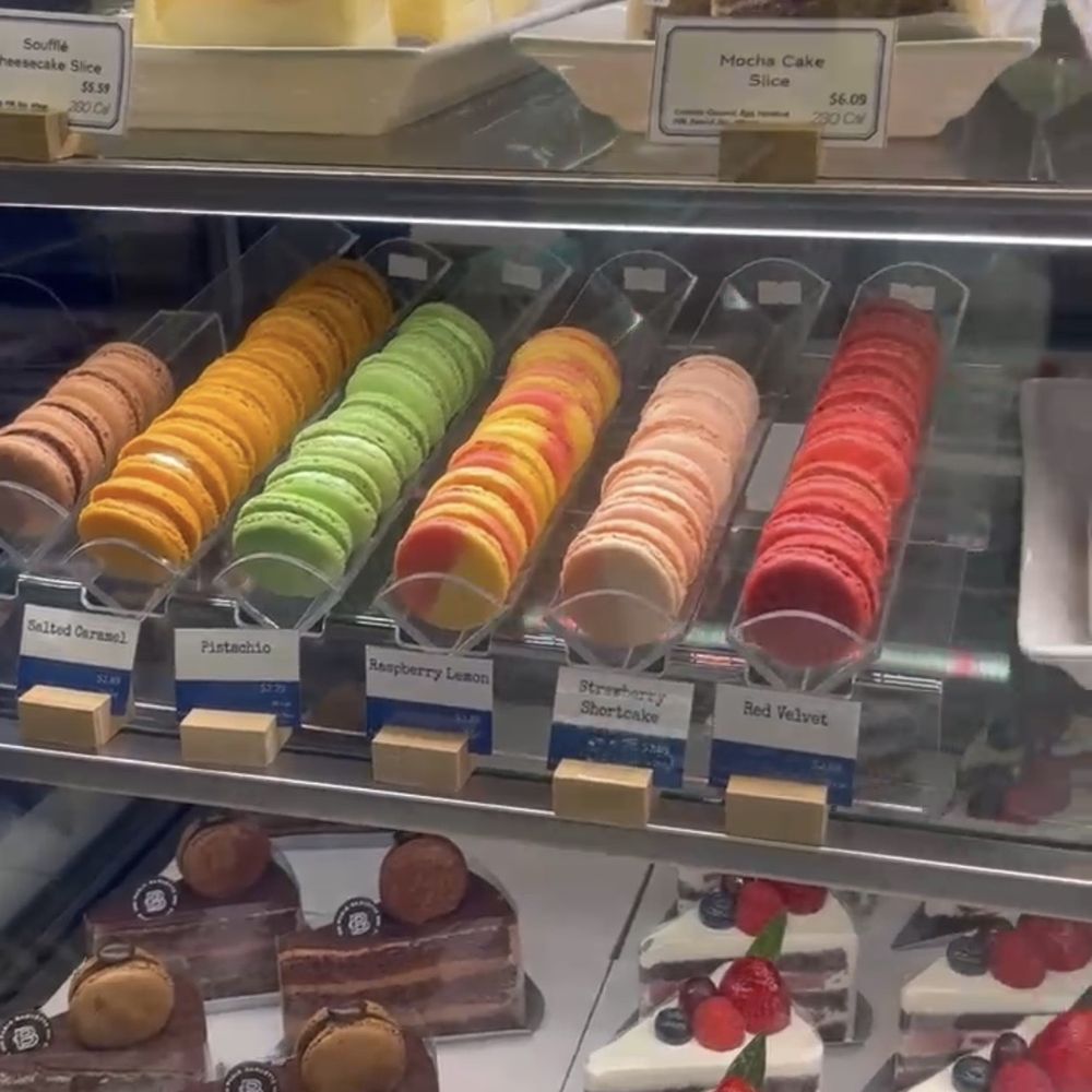 Paris Baguette - Macaroons and cake slices - Bakeries Near Me - Aurora, Colorado